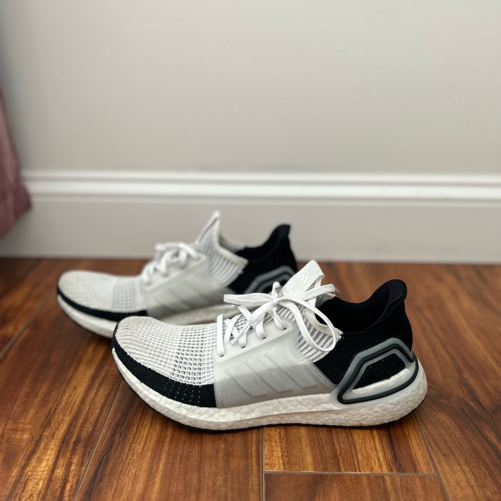 LIKE NEW Adidas Ultra Boost 20’s